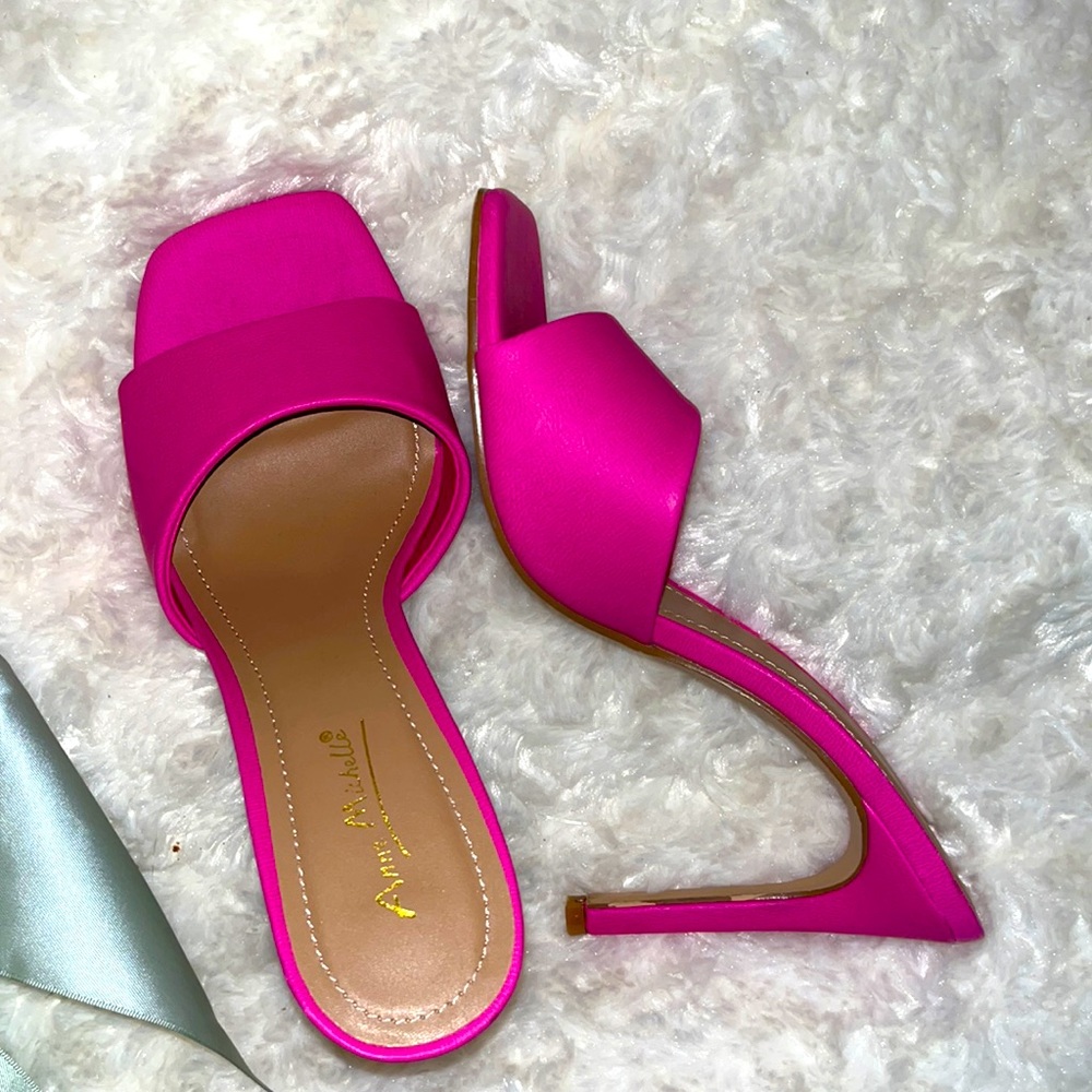 PINK HEELS